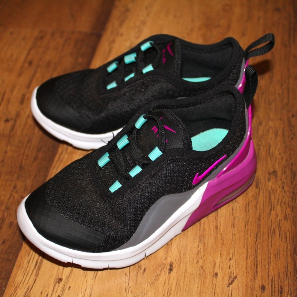 Nike Air Max Motion 2 Black/Hyper Violet/Gunsmoke Shoes